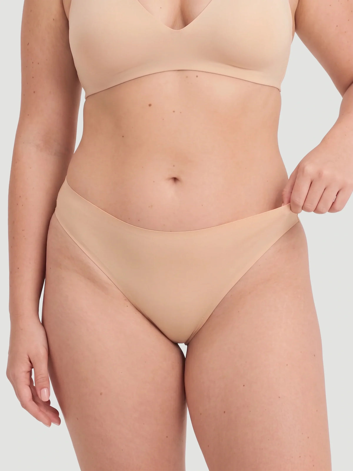 Mid Waist Seamless Bonded Thong Underwear