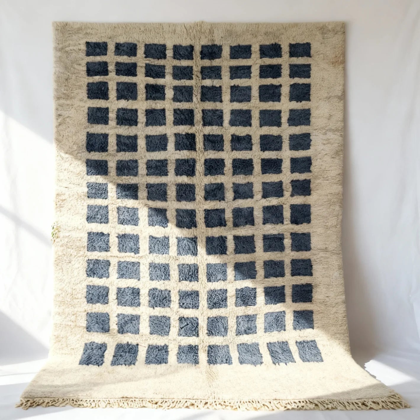 Modern Grid Pattern Wool Rug – Ombré Blue Gray Geometric Design image